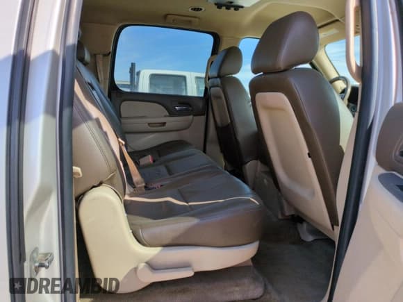 ✅ 2009 Chevrolet Suburban LS • VIN: 1GNFC16079R211582 • Лот: 50649205. Опубликован ранее на Copart с пробегом 258 057 миль. Бесплатный доступ к архиву аукционных продаж из США и подробный отчёт об истории автомобиля на DreamBid. Изображение 10.