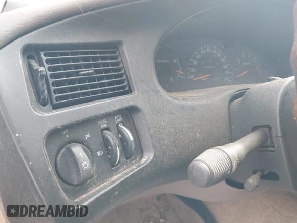 ✅ 1997 Ford Thunderbird LX • VIN: 1FALP6246VH135168 • Lot: 42758066. Listed on IAAI with 148,908 mi. Free auction sales archive from the USA and detailed vehicle history report at DreamBid. Image 12.