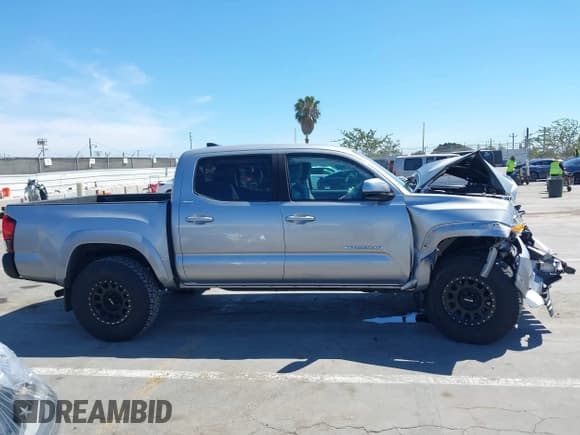 ✅ 2019 Toyota Tacoma SR5 • VIN: 3TMAZ5CN8KM089539 • Lot: 43034725. Listed on IAAI with 51,267 mi. Free auction sales archive from the USA and detailed vehicle history report at DreamBid. Image 14.