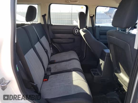 2008 Dodge Nitro SXT z VIN 1D8GU28K68W197352, wystawiony jako Copart lot #73792214 z przebiegiem 229 221 mil mil oraz Nie do naprawy • Non repairable. Historia ofert i sprzedaży dostępna na DreamBid. Obrazek 11.