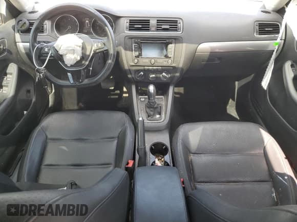 ✅ 2015 Volkswagen Jetta SE • VIN: 3VWD07AJ7FM414302 • Лот: 62855805. Опубликован ранее на Copart с пробегом 77 533 миль. Бесплатный доступ к архиву аукционных продаж из США и подробный отчёт об истории автомобиля на DreamBid. Изображение 8.