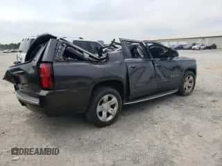 2017 Chevrolet Suburban Premier z VIN 1GNSCJKC7HR123032, wystawiony jako Copart lot #70243104 z przebiegiem Nie podano mil oraz Szkoda całkowita • Salvage title. Historia ofert i sprzedaży dostępna na DreamBid. Obrazek 3.