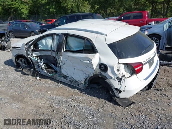 ✅ 2019 Mercedes-Benz GLA 250 • VIN: WDCTG4EB2KU001666 • Lot: 43202639. Wystawiony na IAAI z przebiegiem 59 072 mil. Bezpłatny archiwum sprzedaży aukcyjnych z USA i szczegółowy raport historii pojazdu na DreamBid. Zdjęcie 3.