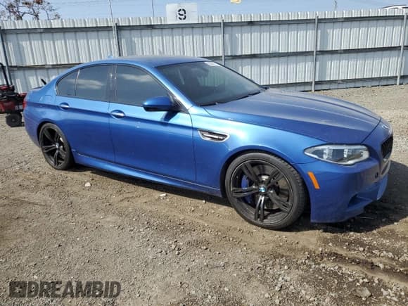 ✅ 2016 BMW M5 • VIN: WBSFV9C56GD595598 • Lot: 53042714. Wystawiony na Copart z przebiegiem 87 563 mil. Bezpłatny archiwum sprzedaży aukcyjnych z USA i szczegółowy raport historii pojazdu na DreamBid. Zdjęcie 4.