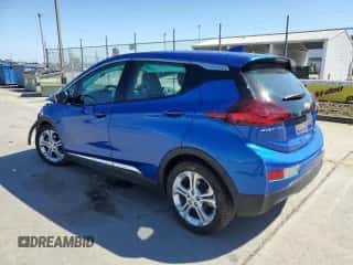 2020 Chevrolet Bolt EV LT z VIN 1G1FW6S04L4144570, wystawiony jako Copart lot #49993394 z przebiegiem 93 057 mil mil oraz . Historia ofert i sprzedaży dostępna na DreamBid. Obrazek 2.
