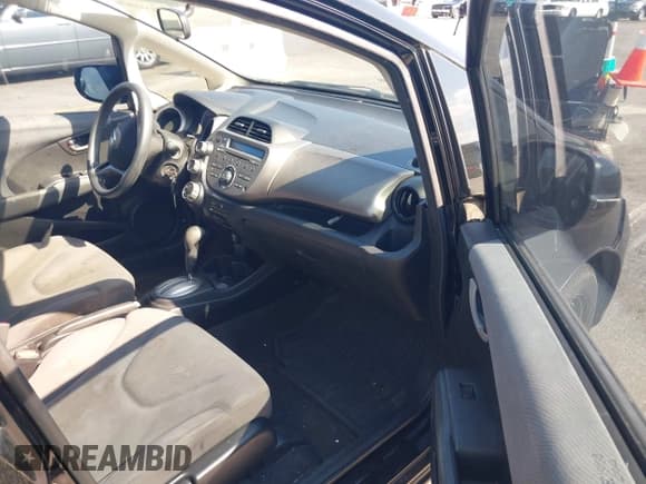 ✅ 2013 Honda Fit • VIN: JHMGE8H31DC047148 • Lot: 43196079. Wystawiony na IAAI z przebiegiem 121 994 mil. Bezpłatny archiwum sprzedaży aukcyjnych z USA i szczegółowy raport historii pojazdu na DreamBid. Zdjęcie 5.