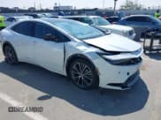 ✅ 2024 Toyota Prius LE • VIN: JTDACAAU1R3015637 • Lot: 42077565. Wystawiony na IAAI z przebiegiem Nie podano. Bezpłatny archiwum sprzedaży aukcyjnych z USA i szczegółowy raport historii pojazdu na DreamBid. Zdjęcie 1.