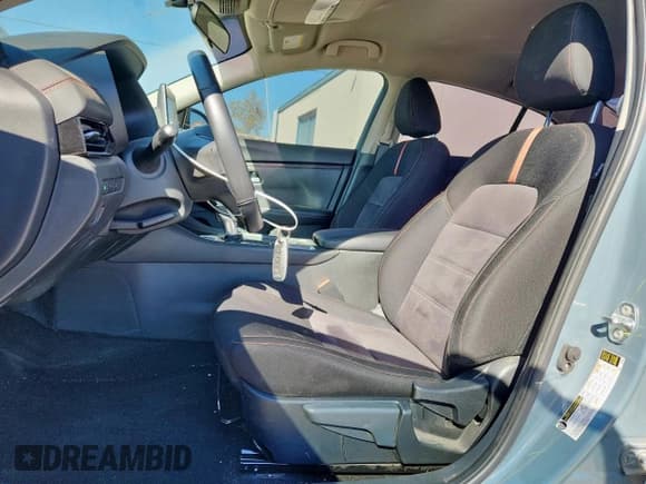 ✅ 2024 Nissan Sentra SR • VIN: 3N1AB8DV3RY377429 • Lot: 90136525. Listed on Copart with 16,329 mi. Free auction sales archive from the USA and detailed vehicle history report at DreamBid. Image 7.