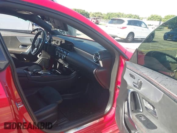 ✅ 2020 Mercedes-Benz CLA 250 • VIN: WDD5J4GBXLN043355 • Lot: 42953382. Wystawiony na IAAI z przebiegiem 75 991 mil. Bezpłatny archiwum sprzedaży aukcyjnych z USA i szczegółowy raport historii pojazdu na DreamBid. Zdjęcie 5.