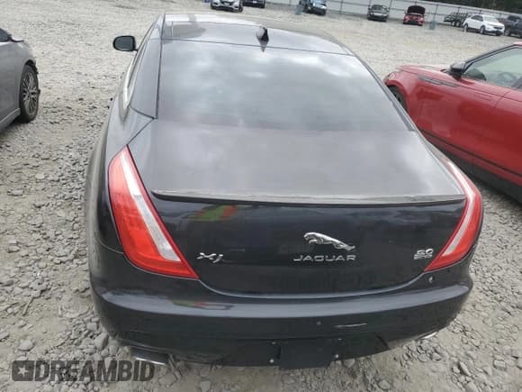 ✅ 2017 Jaguar XJ • VIN: SAJWJ1CD0H8W05341 • Lot: 71645394. Listed on Copart with 73,838 mi. Free auction sales archive from the USA and detailed vehicle history report at DreamBid. Image 6.