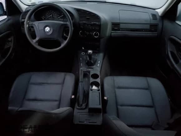 1995 BMW 3 Series z VIN WBACA532XSFG13649, wystawiony jako Copart lot #82580054 z przebiegiem Nie podano mil oraz Czysty tytuł • Clean title. Historia ofert i sprzedaży dostępna na DreamBid. Obrazek 8.