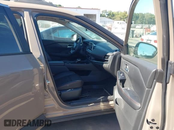 ✅ 2025 Nissan Rogue SV • VIN: 5N1BT3BB4SC781778 • Lot: 43340096. Listed on IAAI with 28,272 mi. Free auction sales archive from the USA and detailed vehicle history report at DreamBid. Image 5.