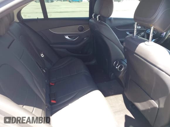 ✅ 2020 Mercedes-Benz C 300 • VIN: 55SWF8DB4LU327220 • Lot: 43159717. Wystawiony na IAAI z przebiegiem 55 204 mil. Bezpłatny archiwum sprzedaży aukcyjnych z USA i szczegółowy raport historii pojazdu na DreamBid. Zdjęcie 8.