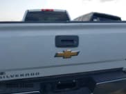 ✅ 2017 Chevrolet Silverado 2500HD Work Truck • VIN: 1GC1KUEG6HF197955 • Lot: 42968573. Wystawiony na IAAI z przebiegiem 319 387 mil. Bezpłatny archiwum sprzedaży aukcyjnych z USA i szczegółowy raport historii pojazdu na DreamBid. Zdjęcie 16.