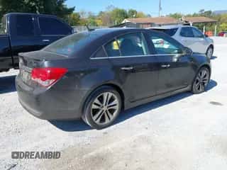 2013 Chevrolet Cruze LTZ z VIN 1G1PG5SB4D7120119, wystawiony jako IAAI lot #43271010 z przebiegiem 163 468 mil mil oraz . Historia ofert i sprzedaży dostępna na DreamBid. Obrazek 4.