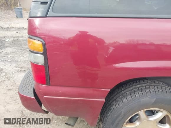 ✅ 2005 GMC Yukon Denali • VIN: 1GKEK63U85J149280 • Lot: 43635556. Listed on IAAI with 270,440 mi. Free auction sales archive from the USA and detailed vehicle history report at DreamBid. Image 12.