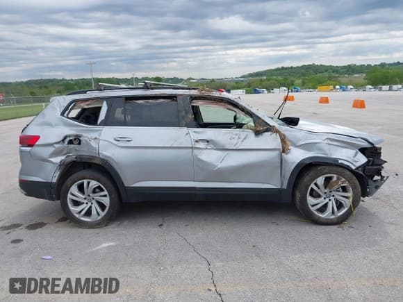 ✅ 2023 Volkswagen Atlas SE • VIN: 1V2JR2CA5PC524780 • Lot: 42159506. Wystawiony na IAAI z przebiegiem 35 592 mil. Bezpłatny archiwum sprzedaży aukcyjnych z USA i szczegółowy raport historii pojazdu na DreamBid. Zdjęcie 13.