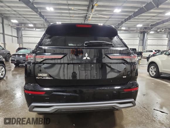 ✅ 2025 Mitsubishi Outlander SE • VIN: JA4J4VA86SZ022880 • Lot: 84767115. Wystawiony na Copart z przebiegiem 5 969 mil. Bezpłatny archiwum sprzedaży aukcyjnych z USA i szczegółowy raport historii pojazdu na DreamBid. Zdjęcie 6.