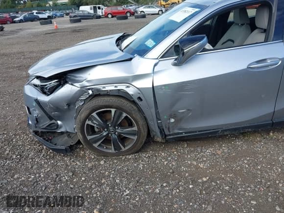 ✅ 2023 Lexus UX 250h Premium • VIN: JTHP9JBH7P2064515 • Lot: 43382117. Listed on IAAI with 32,348 mi. Free auction sales archive from the USA and detailed vehicle history report at DreamBid. Image 17.