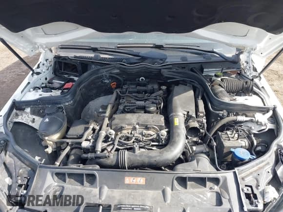 ✅ 2014 Mercedes-Benz C 250 • VIN: WDDGJ4HB6EG286448 • Lot: 41668638. Wystawiony na IAAI z przebiegiem 93 204 mil. Bezpłatny archiwum sprzedaży aukcyjnych z USA i szczegółowy raport historii pojazdu na DreamBid. Zdjęcie 9.