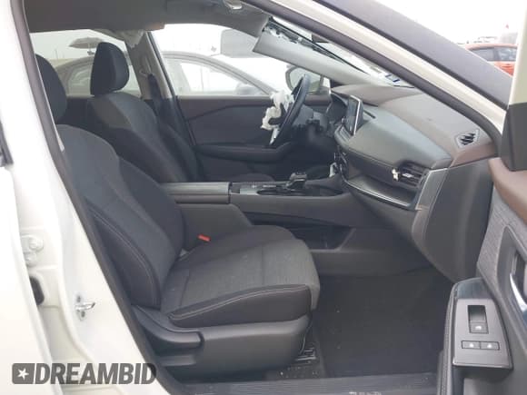 ✅ 2023 Nissan Rogue SV • VIN: 5N1BT3BA6PC787855 • Lot: 43306079. Wystawiony na IAAI z przebiegiem 23 868 mil. Bezpłatny archiwum sprzedaży aukcyjnych z USA i szczegółowy raport historii pojazdu na DreamBid. Zdjęcie 5.