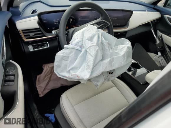 ✅ 2025 Buick Envision Avenir • VIN: LRBFZME47SD006942 • Lot: 64454535. Wystawiony na Copart z przebiegiem 1 424 mil. Bezpłatny archiwum sprzedaży aukcyjnych z USA i szczegółowy raport historii pojazdu na DreamBid. Zdjęcie 8.