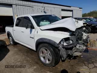 2010 Dodge 1500 Laramie z VIN 1D7RV1CT4AS242290, wystawiony jako Copart lot #74200624 z przebiegiem 158 472 mil mil oraz Szkoda całkowita • Salvage title. Historia ofert i sprzedaży dostępna na DreamBid. Obrazek 4.
