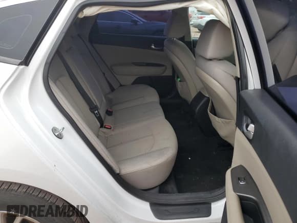 ✅ 2018 Kia Optima S • VIN: 5XXGT4L33JG184210 • Lot: 49111645. Listed on Copart with 155,505 mi. Free auction sales archive from the USA and detailed vehicle history report at DreamBid. Image 10.