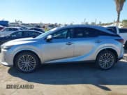 ✅ 2024 Lexus RX 350 Premium Plus • VIN: 2T2BAMCA3RC056921 • Lot: 43530590. Wystawiony na IAAI z przebiegiem 21 887 mil. Bezpłatny archiwum sprzedaży aukcyjnych z USA i szczegółowy raport historii pojazdu na DreamBid. Zdjęcie 14.