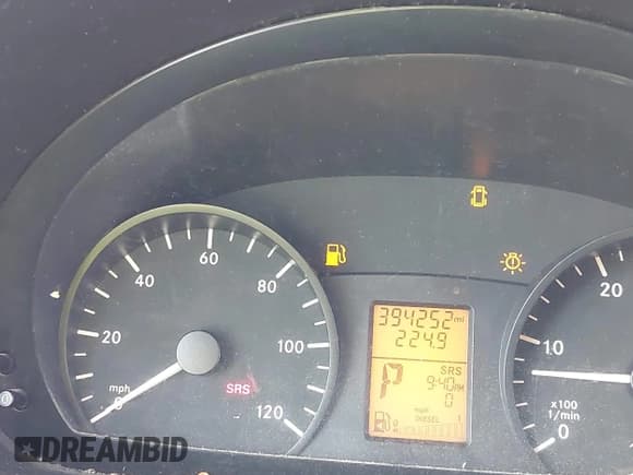 ✅ 2011 Mercedes-Benz Sprinter Cargo • VIN: WD3PE8CC6B5532132 • Lot: 42382637. Wystawiony na IAAI z przebiegiem 394 252 mil. Bezpłatny archiwum sprzedaży aukcyjnych z USA i szczegółowy raport historii pojazdu na DreamBid. Zdjęcie 7.