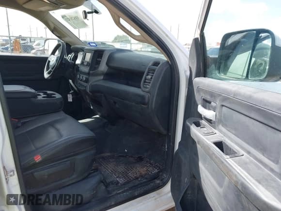 ✅ 2019 Ram 2500 Tradesman • VIN: 3C6UR5CLXKG534669 • Lot: 41828929. Wystawiony na IAAI z przebiegiem 213 815 mil. Bezpłatny archiwum sprzedaży aukcyjnych z USA i szczegółowy raport historii pojazdu na DreamBid. Zdjęcie 5.
