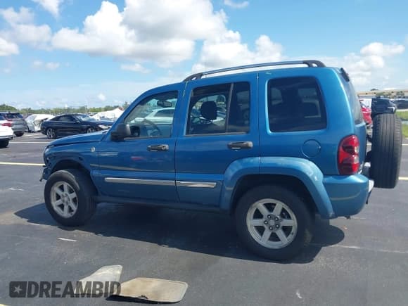 ✅ 2005 Jeep Liberty Limited • VIN: 1J4GL58K35W693492 • Lot: 42740429. Wystawiony na IAAI z przebiegiem 239 752 mil. Bezpłatny archiwum sprzedaży aukcyjnych z USA i szczegółowy raport historii pojazdu na DreamBid. Zdjęcie 14.