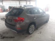 ✅ 2013 BMW X1 xDrive28i • VIN: WBAVL1C53DVR82039 • Lot: 43285437. Wystawiony na IAAI z przebiegiem 144 607 mil. Bezpłatny archiwum sprzedaży aukcyjnych z USA i szczegółowy raport historii pojazdu na DreamBid. Zdjęcie 4.