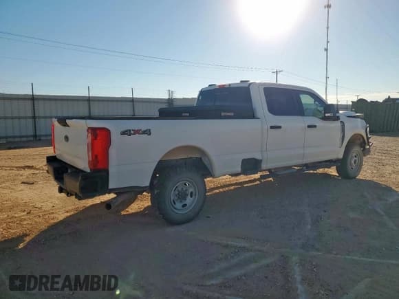 ✅ 2024 Ford F-250 XL • VIN: 1FT7W2BA6REC12447 • Lot: 85346305. Wystawiony na Copart z przebiegiem 48 689 mil. Bezpłatny archiwum sprzedaży aukcyjnych z USA i szczegółowy raport historii pojazdu na DreamBid. Zdjęcie 3.