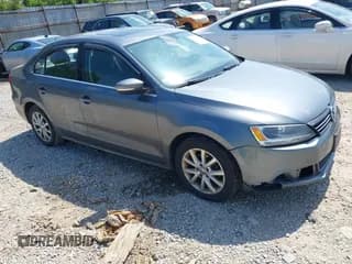 ✅ 2013 Volkswagen Jetta SE • VIN: 3VWDP7AJ9DM370201 • Lot: 42562810. Wystawiony na IAAI z przebiegiem 165 991 mil. Bezpłatny archiwum sprzedaży aukcyjnych z USA i szczegółowy raport historii pojazdu na DreamBid. Zdjęcie 1.