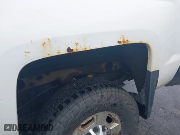 ✅ 2015 Chevrolet Silverado 2500HD LT • VIN: 1GC1KVEG3FF165208 • Lot: 42184899. Wystawiony na IAAI z przebiegiem 311 427 mil. Bezpłatny archiwum sprzedaży aukcyjnych z USA i szczegółowy raport historii pojazdu na DreamBid. Zdjęcie 6.