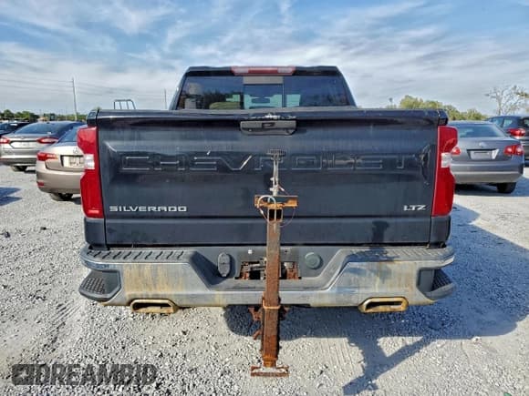 ✅ 2020 Chevrolet Silverado 1500 LTZ • VIN: 3GCUYGET3LG451588 • Lot: 95324355. Wystawiony na Copart z przebiegiem 117 631 mil. Bezpłatny archiwum sprzedaży aukcyjnych z USA i szczegółowy raport historii pojazdu na DreamBid. Zdjęcie 6.