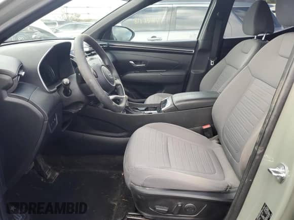 2023 Hyundai Santa Cruz SEL z VIN 5NTJBDAE5PH075498, wystawiony jako Copart lot #81267264 z przebiegiem 23 989 mil mil oraz Czysty tytuł • Clean title. Historia ofert i sprzedaży dostępna na DreamBid. Obrazek 7.