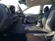 ✅ 2020 Hyundai Kona SE • VIN: KM8K12AA8LU574007 • Лот: 57624414. Опубликован ранее на Copart с пробегом 46 688 миль. Бесплатный доступ к архиву аукционных продаж из США и подробный отчёт об истории автомобиля на DreamBid. Изображение 7.