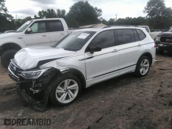✅ 2024 Volkswagen Tiguan SE R-Line Black • VIN: 3VVCB7AX3RM077940 • Lot: 42970403. Listed on IAAI with 9,018 mi. Free auction sales archive from the USA and detailed vehicle history report at DreamBid. Image 2.