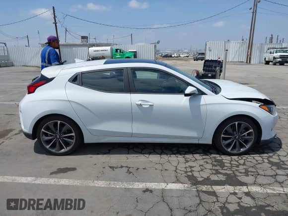 2019 Hyundai Veloster Premium z VIN KMHTG6AF9KU009835, wystawiony jako IAAI lot #42561187 z przebiegiem 42 763 mil mil oraz . Historia ofert i sprzedaży dostępna na DreamBid. Obrazek 13.
