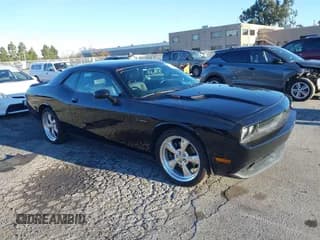 ✅ 2011 Dodge Challenger R/T Classic • VIN: 2B3CJ5DT2BH595221 • Lot: 41254676. Wystawiony na IAAI z przebiegiem 62 451 mil. Bezpłatny archiwum sprzedaży aukcyjnych z USA i szczegółowy raport historii pojazdu na DreamBid. Zdjęcie 1.
