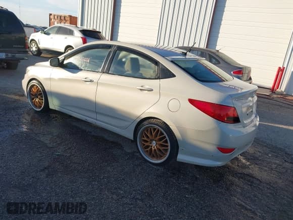 ✅ 2016 Hyundai Accent SE • VIN: KMHCT4AE4GU032292 • Lot: 43537078. Listed on IAAI with 141,263 mi. Free auction sales archive from the USA and detailed vehicle history report at DreamBid. Image 3.