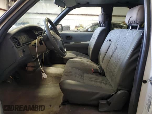 ✅ 1997 Toyota T100 DX • VIN: JT4TN12D9V0028441 • Lot: 44553575. Wystawiony na Copart z przebiegiem 205 409 mil. Bezpłatny archiwum sprzedaży aukcyjnych z USA i szczegółowy raport historii pojazdu na DreamBid. Zdjęcie 7.