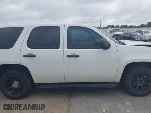 ✅ 2013 Chevrolet Tahoe Commercial • VIN: 1GNLC2E02DR311625 • Lot: 42727642. Wystawiony na IAAI z przebiegiem 158 335 mil. Bezpłatny archiwum sprzedaży aukcyjnych z USA i szczegółowy raport historii pojazdu na DreamBid. Zdjęcie 13.