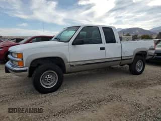 1998 Chevrolet Silverado 2500 z VIN 1GCGK29J7WE205052, wystawiony jako Copart lot #77227114 z przebiegiem 170 220 mil mil oraz Czysty tytuł • Clean title. Historia ofert i sprzedaży dostępna na DreamBid. Obrazek 1.