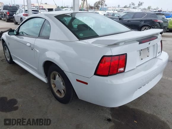 ✅ 2001 Ford Mustang Standard • VIN: 1FAFP40411F111810 • Lot: 42191705. Listed on IAAI with 180,413 mi. Free auction sales archive from the USA and detailed vehicle history report at DreamBid. Image 3.