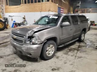 ✅ 2011 Chevrolet Suburban LS • VIN: 1GNSKHE33BR296058 • Lot: 42045125. Wystawiony na Copart z przebiegiem 218 708 mil. Bezpłatny archiwum sprzedaży aukcyjnych z USA i szczegółowy raport historii pojazdu na DreamBid. Zdjęcie 1.