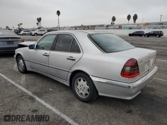 ✅ 2000 Mercedes-Benz C 230 Kompressor • VIN: WDBHA24G4YF929022 • Лот: 76266134. Опубликован ранее на Copart с пробегом 197 452 миль. Бесплатный доступ к архиву аукционных продаж из США и подробный отчёт об истории автомобиля на DreamBid. Изображение 2.