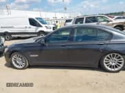 ✅ 2015 BMW 7 Series 750i • VIN: WBAYA8C56FGK19760 • Lot: 43349584. Wystawiony na IAAI z przebiegiem 169 085 mil. Bezpłatny archiwum sprzedaży aukcyjnych z USA i szczegółowy raport historii pojazdu na DreamBid. Zdjęcie 15.